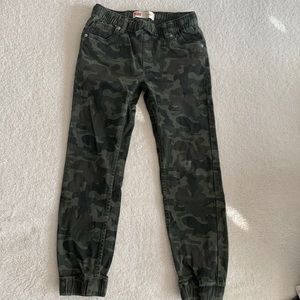 Boys Levi’s camp joggers